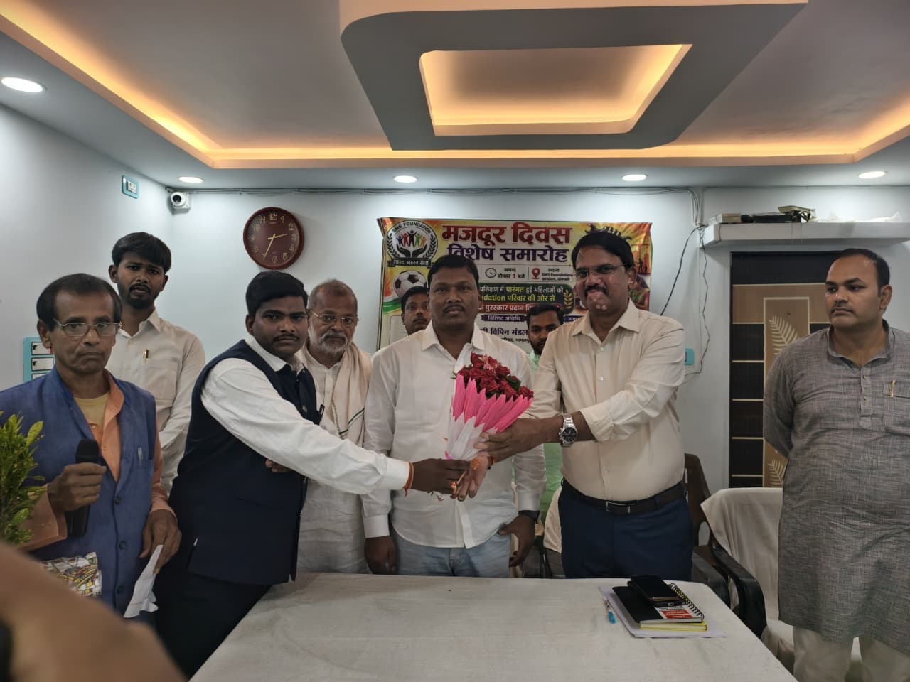 Bhagalpur, मजदूर दिवस पर दोगच्छी में विशेष सम्मान समारोह का आयोजन