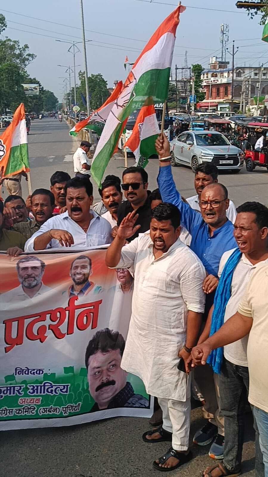 Purnia, दिल्ली में बिहारी युवक की हत्या के विरोध में कांग्रेस का आक्रोश मार्च, प्रदर्शन
