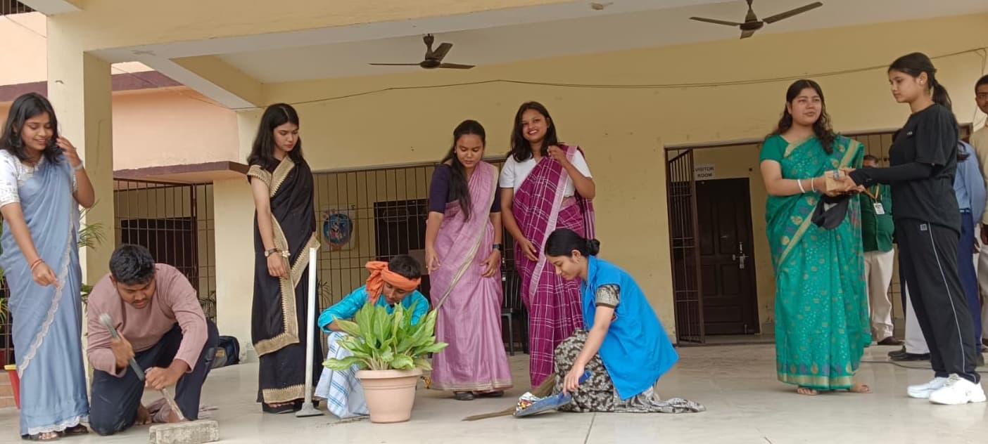 मिल्लिया कान्वेंट इंग्लिश स्कूल में मनाया गया मजदूर दिवस