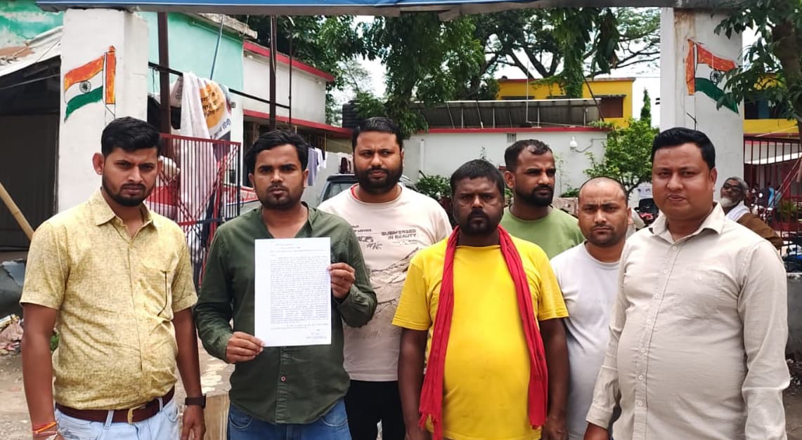 बेलगच्छी चौक पर मोबाइल दुकान से 219 मोबाइल की चोरी, पास के खेत में फेंक गये खाली डब्बे