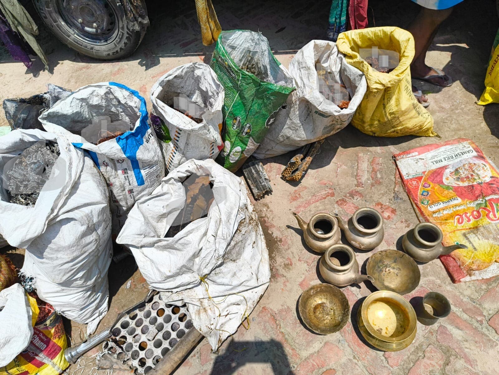 चोरी की गयी मैजिक गाड़ी के साथ दो अभियुक्त गिरफ्तार