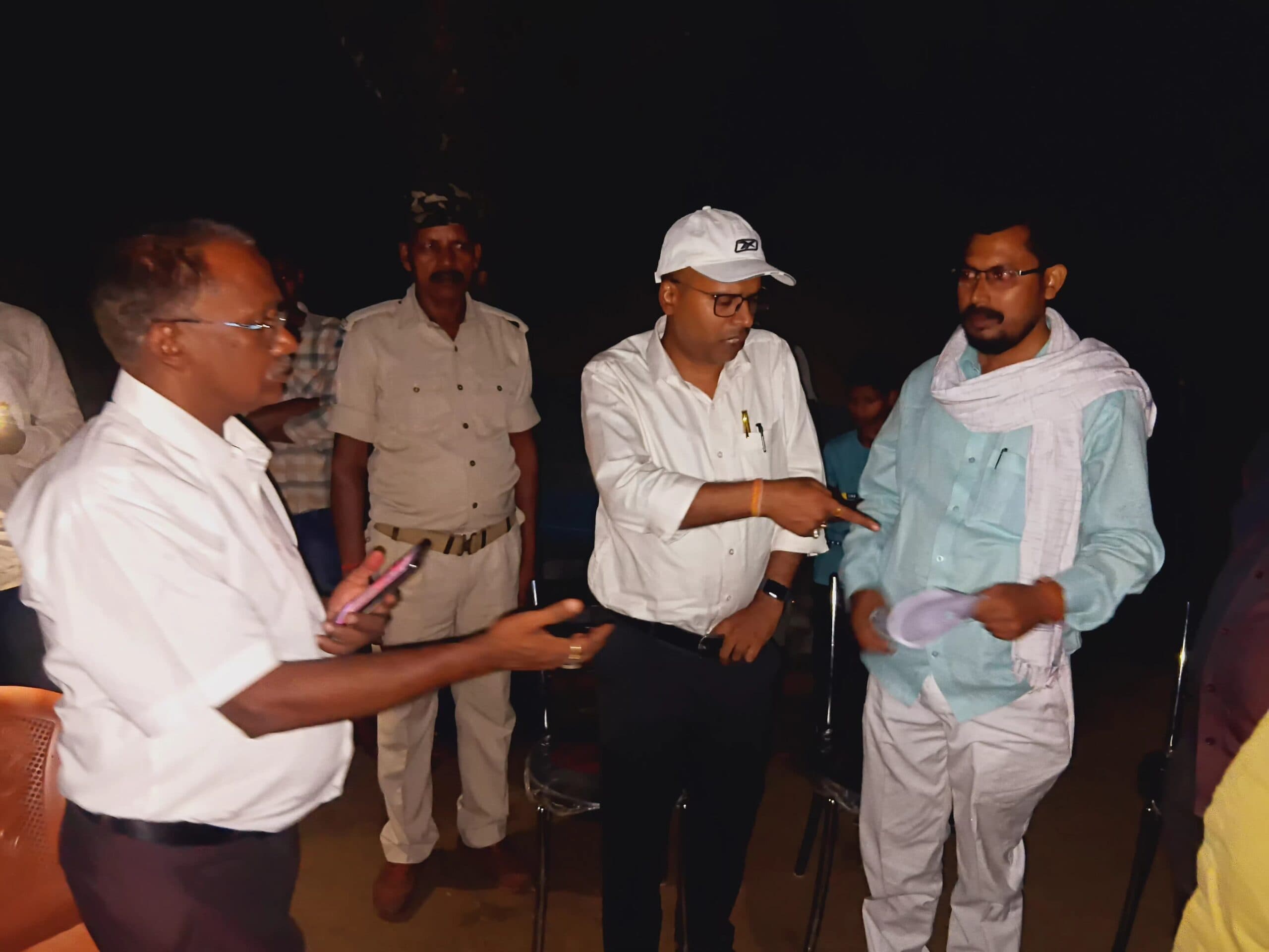 तीन दिन से जारी महादलित परिवारों की भूख हड़ताल वार्ता के बाद समाप्त
