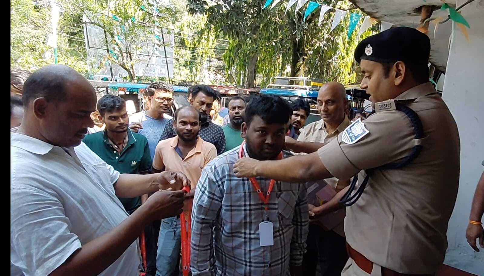 ट्रैफिक सिस्टम को सुदृढ़ करने की नई पहल, ऑटो-टोटो चालकों को मिला पहचान पत्र