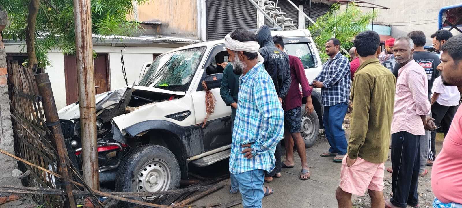 बारात से लौट रही स्कॉर्पियो दुर्घटनाग्रस्त, आधा दर्जन जख्मी