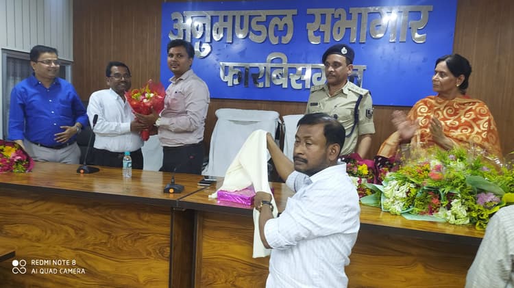सहायक प्रशासी पदाधिकारी को दी विदाई