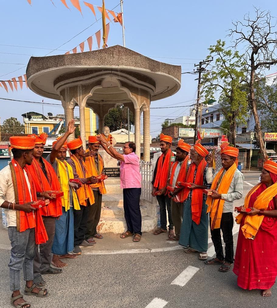 मजदूर दिवस पर मजदूरों को किया गया सम्मानित