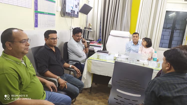 बीएचएम ने अनुमंडलीय अस्पताल में पत्नी का कराया प्रसव