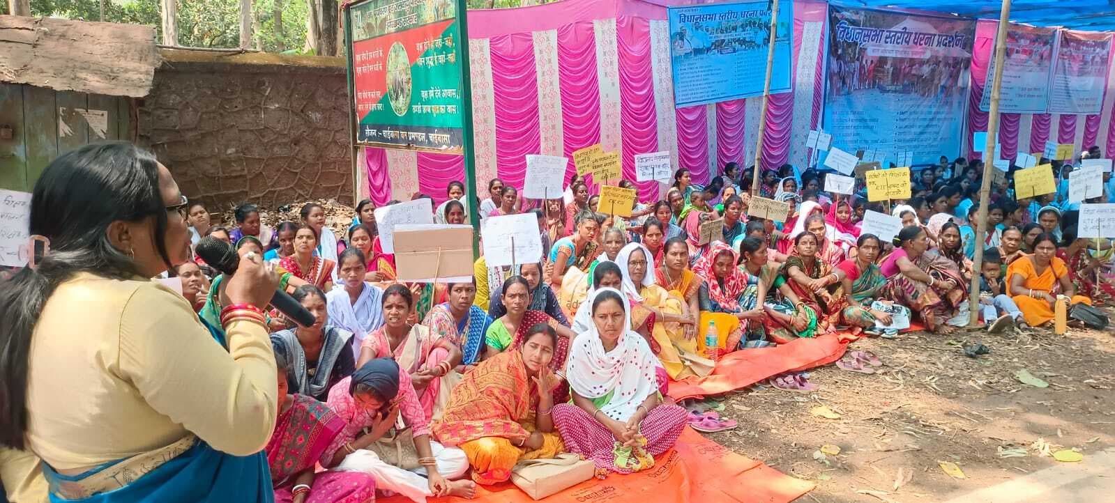 Chaibasa News :  30% विद्यालयों में शौचालय व 25% में पेयजल की सुविधा नहीं
