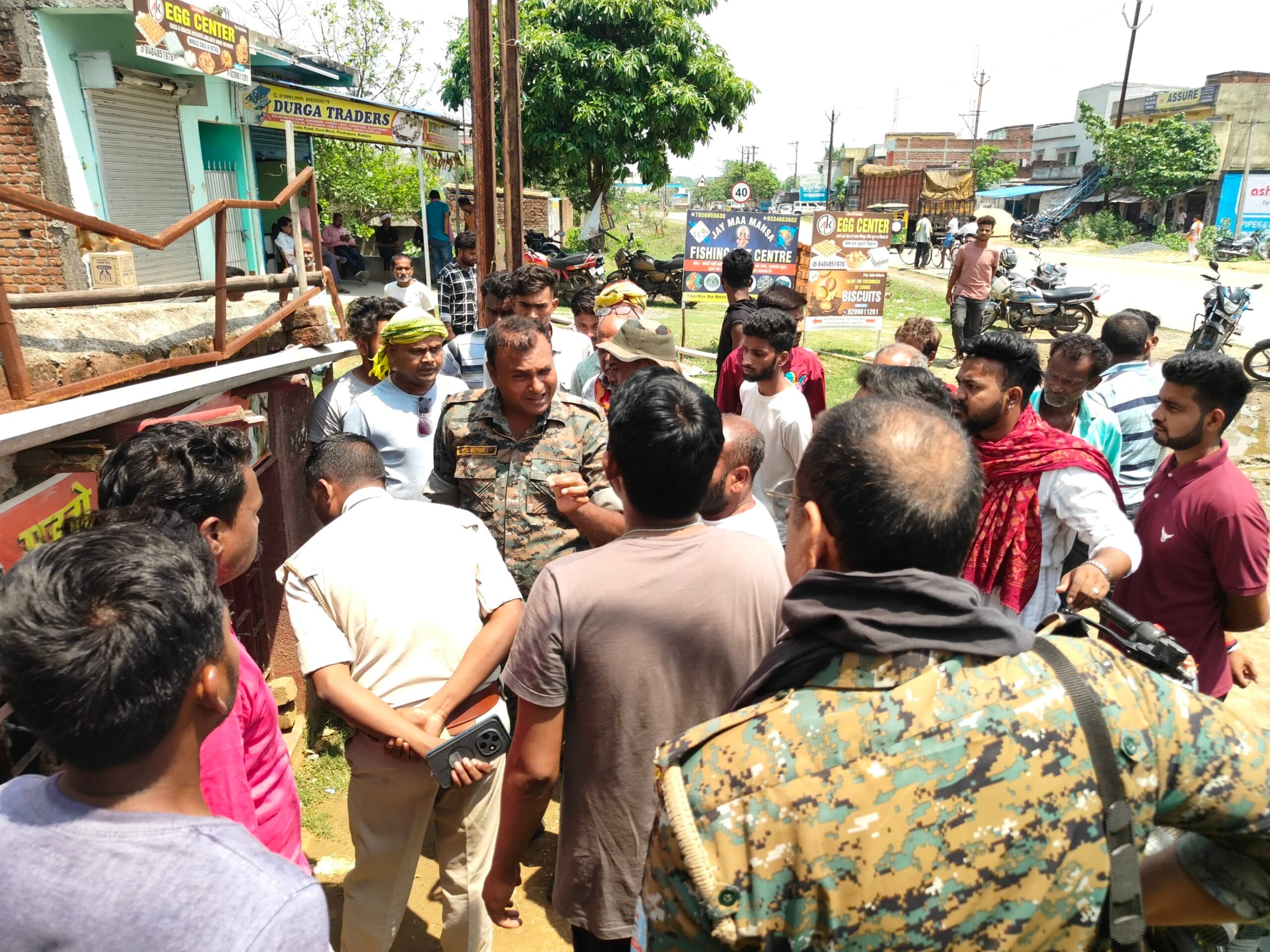 Bokaro News : बासी मीट बेचने के आरोप में प्रदर्शन, हंगामा