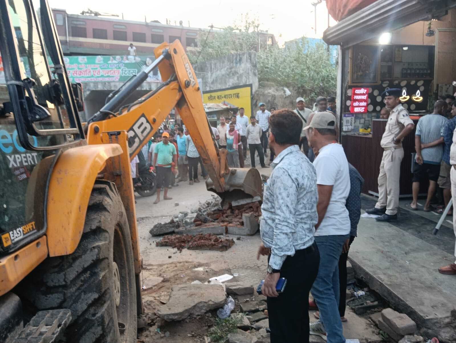 अतिक्रमण के खिलाफ अभियान में सात दुकानदारों से वसूला जुर्माना