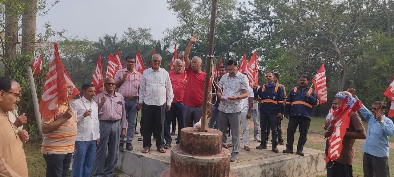 Bokaro News : मजदूरों के अधिकारों की रक्षा पर दिया जाेर