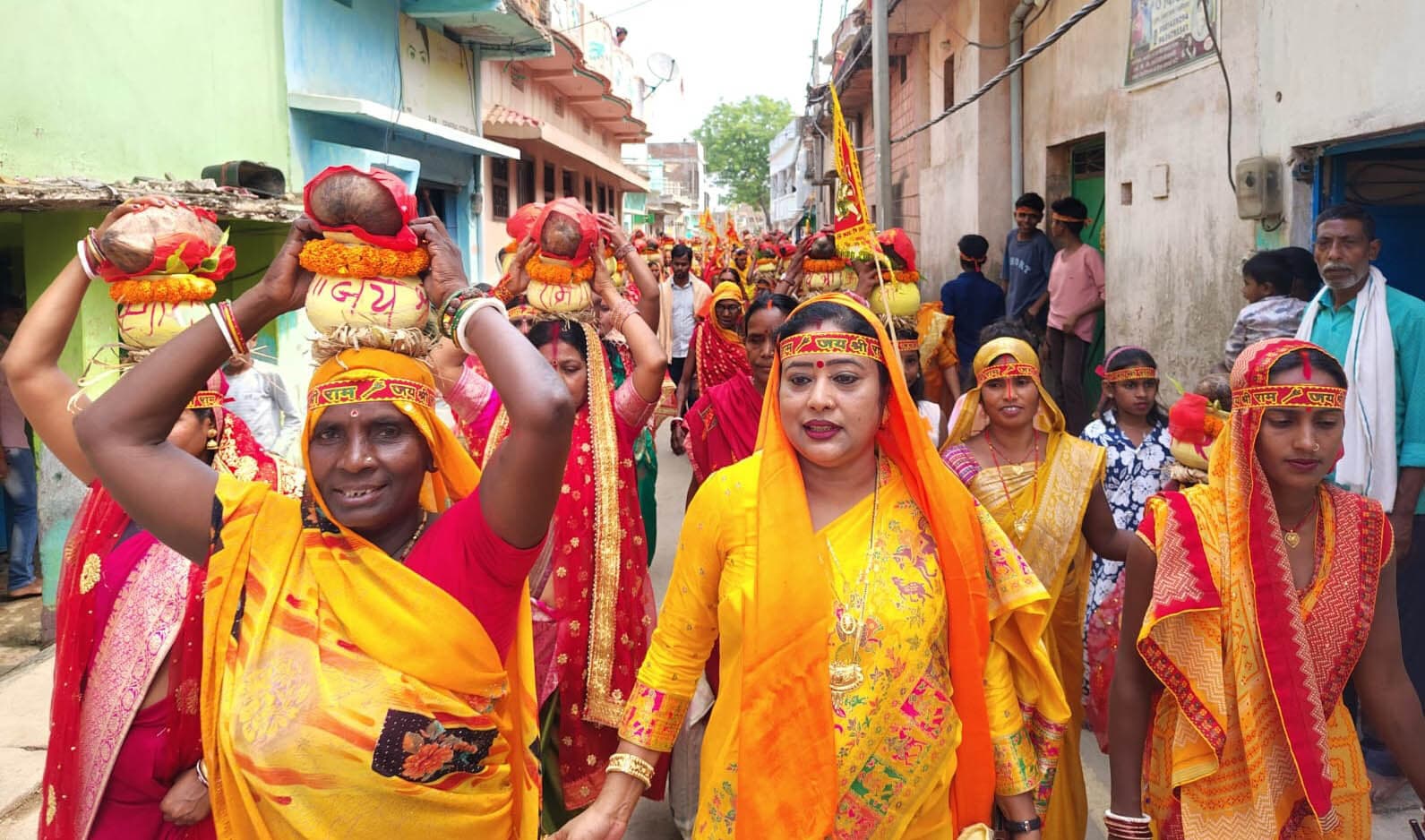 श्रीराम महायज्ञ को लेकर निकली कलश शोभायात्रा