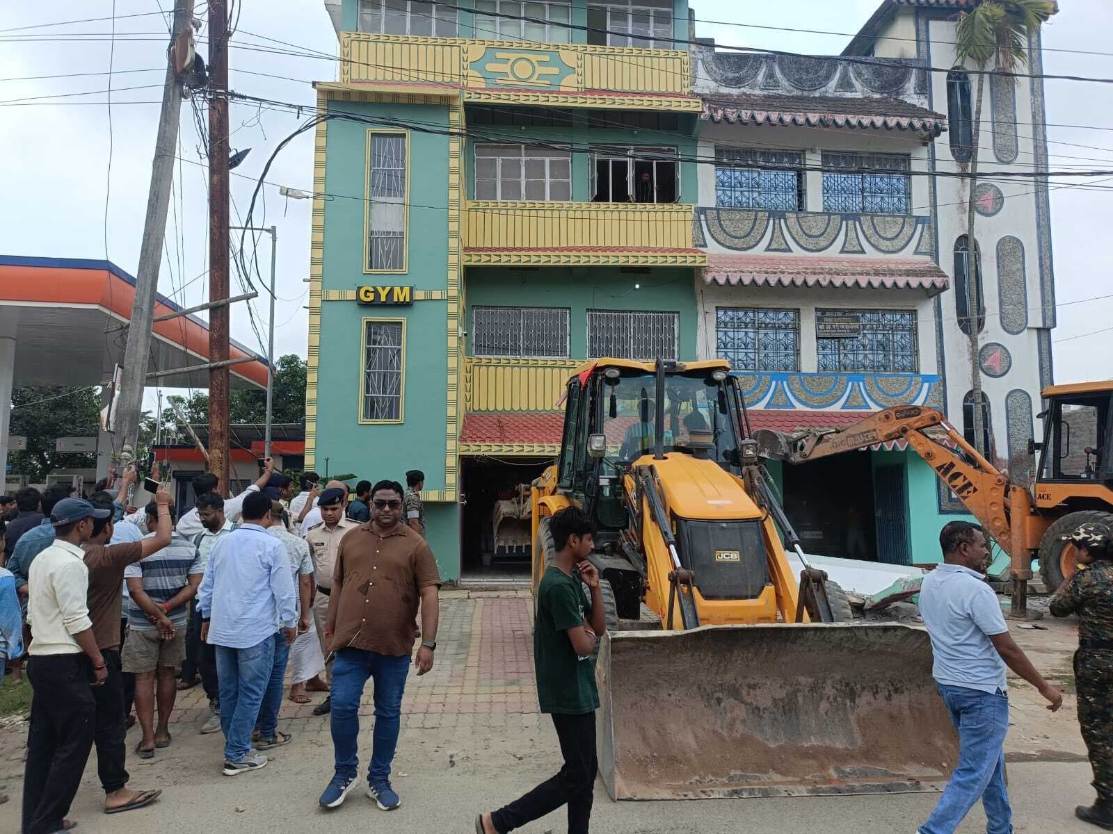 BHAGALPUR कहलगांव में चला बुलडोजर, हटाया गया वर्षों पुराना स्थायी-अस्थायी अतिक्रमण