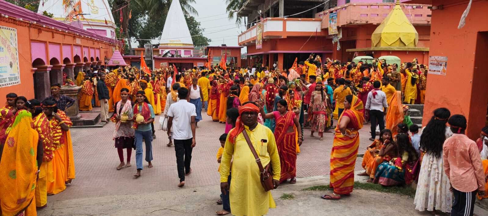 BANKA बबुरा गांव में भागवत कथा को लेकर निकाली गयी कलश शोभायात्रा