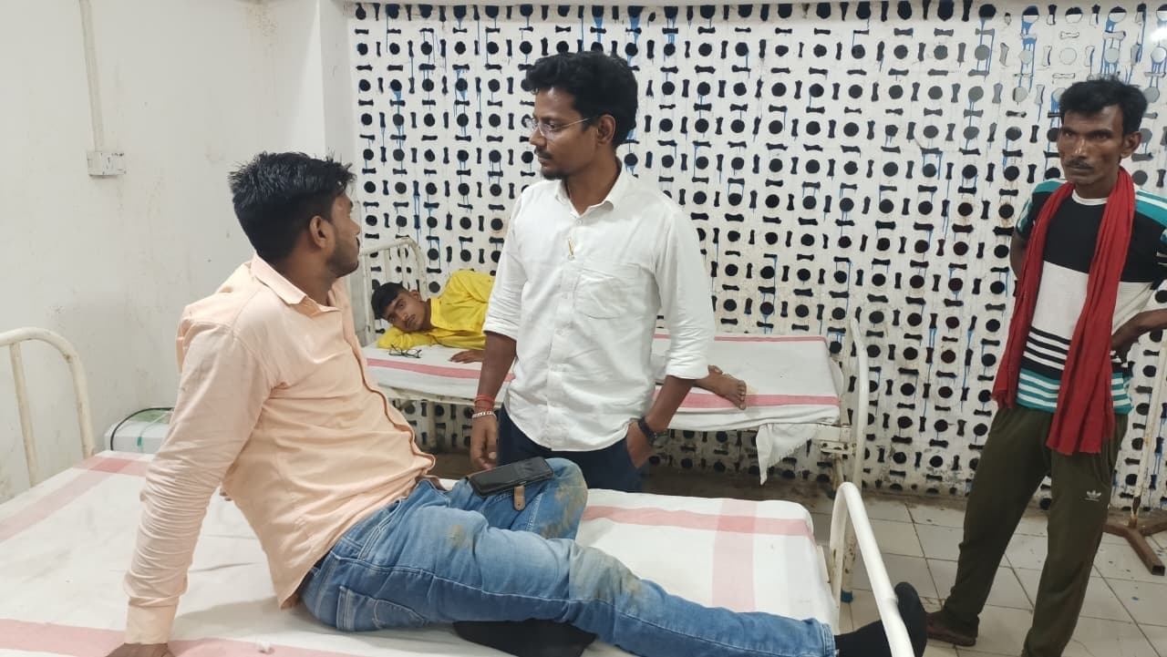 BANKA  मोबाइल चोरी के आरोप में दो युवकों की पिटाई, शादी के घर में मचा हड़कंप