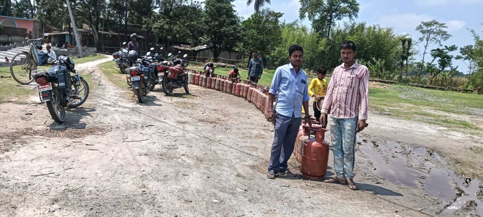 ARARIA गैस सिलेंडर की किल्लत: उपभोक्ताओं को हो रही परेशानी