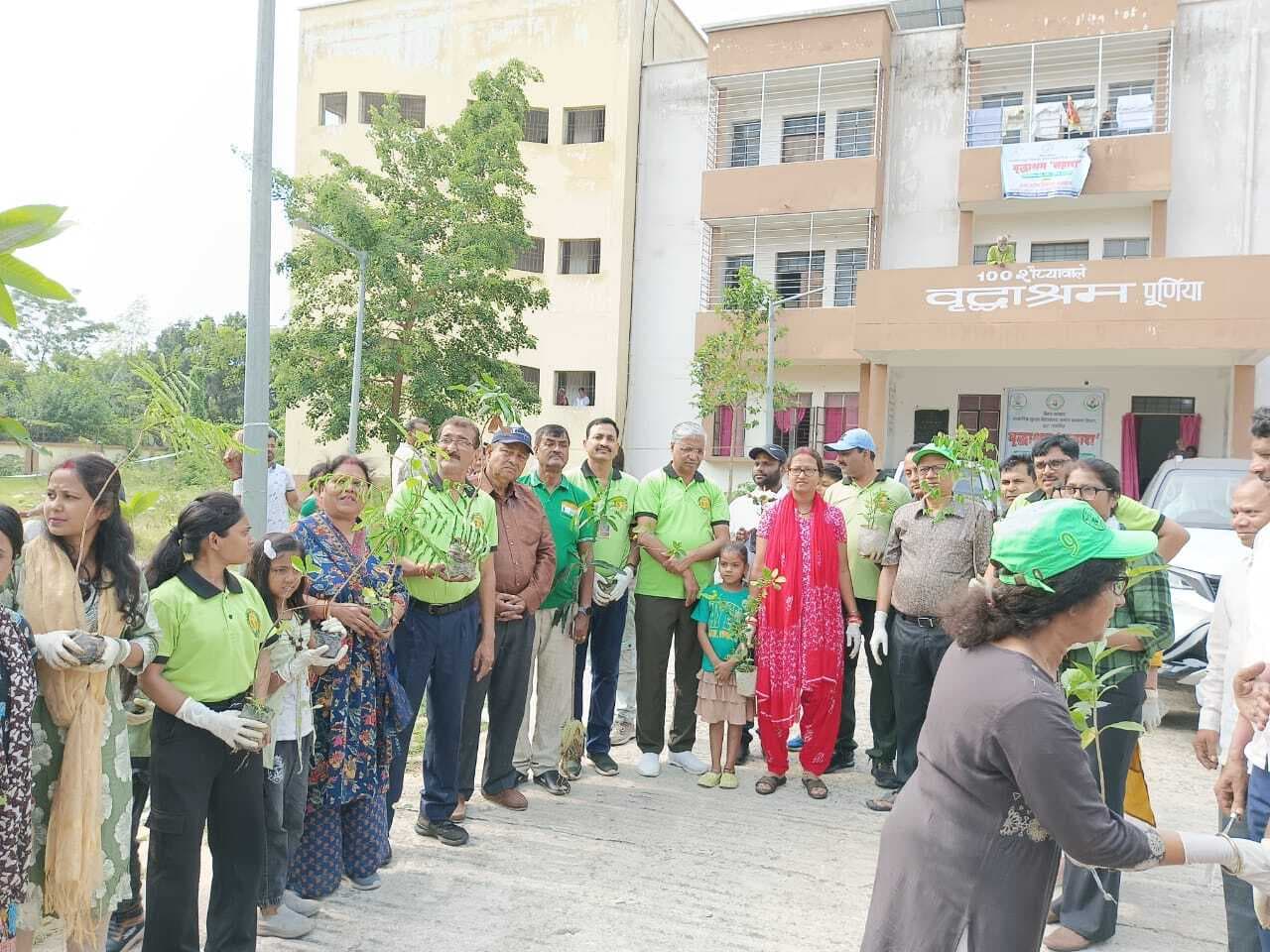 PURNIA पूर्णिया के वृद्धाश्रम में पौधरोपण कर ग्रीन पूर्णिया ने दिया पर्यावरण संरक्षण व का संदेश