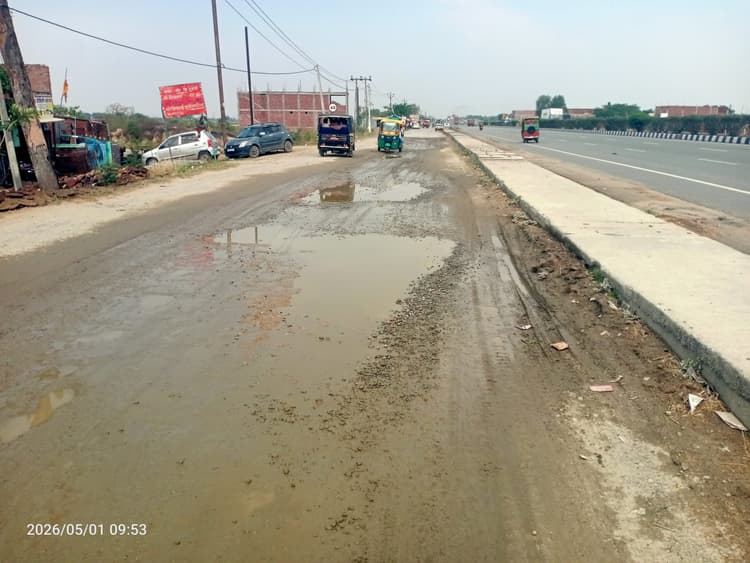 एनएच-19 पर उभरे गड्ढे व बिखरी गिट्टियां दे रहीं हादसों को न्योता