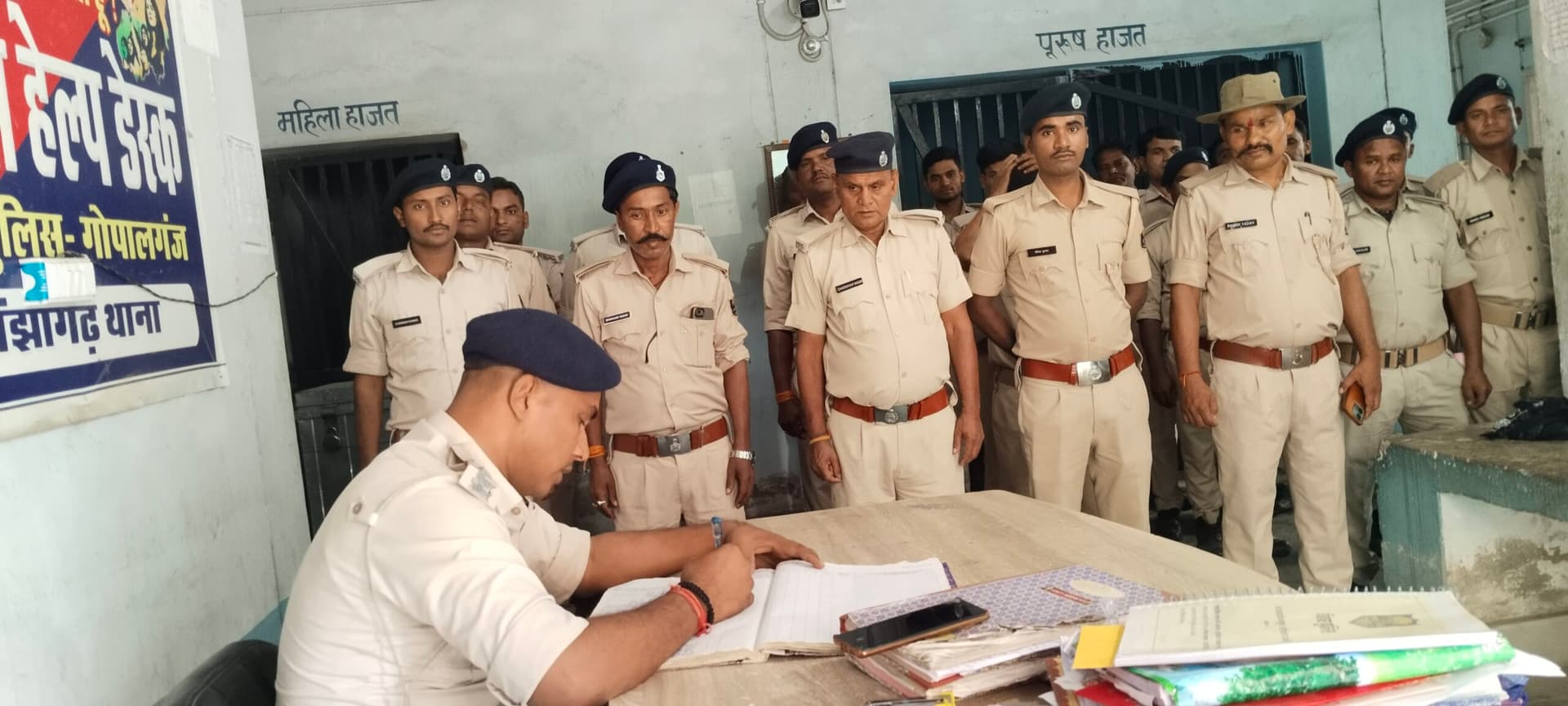 Gopalganj News : संदिग्ध गतिविधियों की सूचना थाने को तुरंत दें चौकीदार, रहें सतर्क