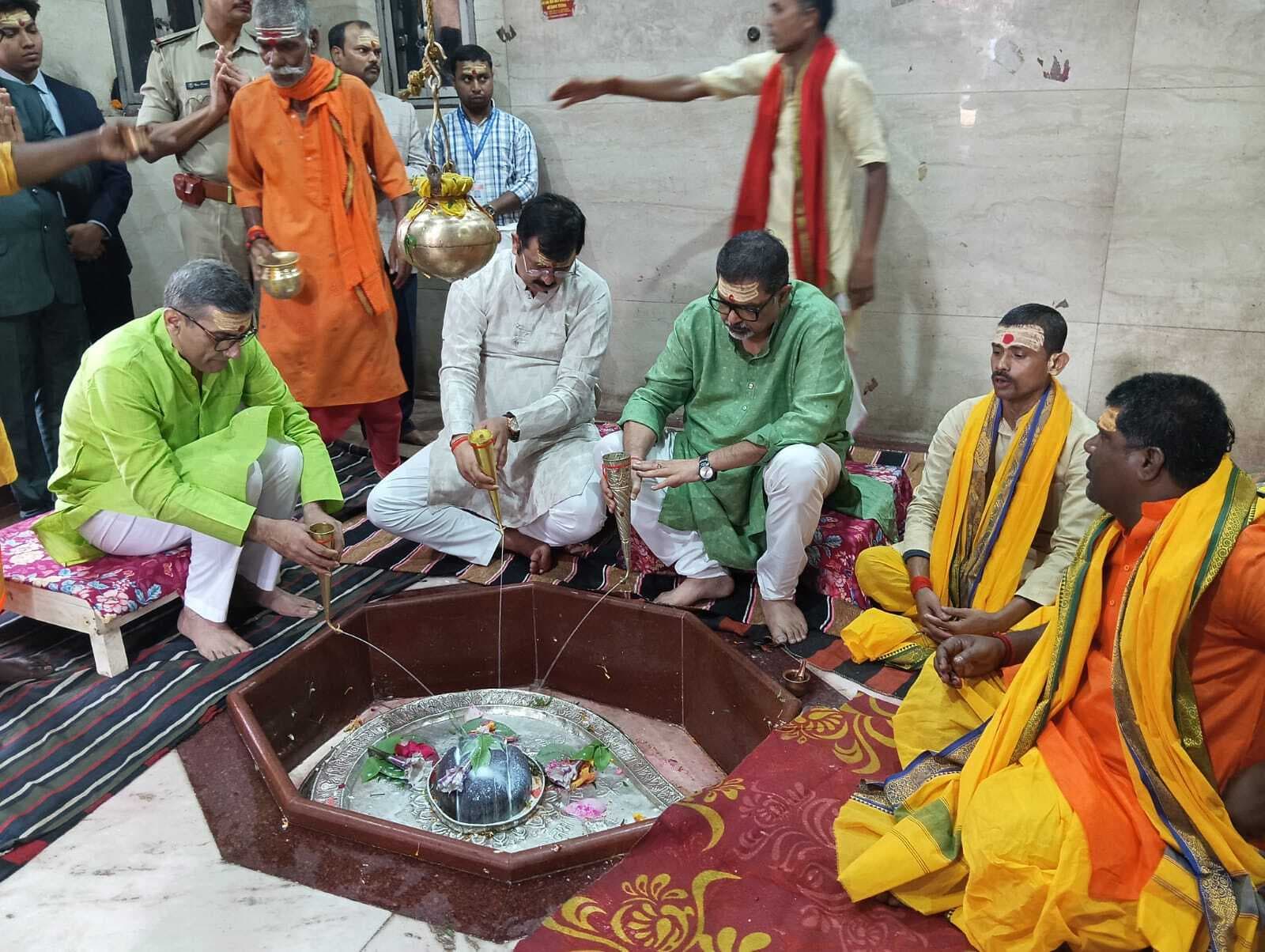 उच्च न्यायालय के न्यायमूर्ति ने बाबा मंदिर में की पूजा