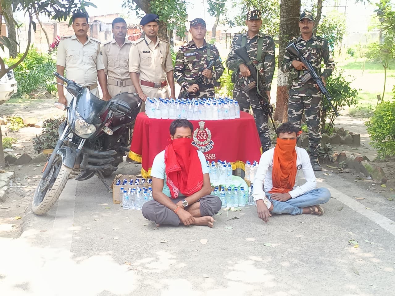 410 बोतल शराब के साथ दो तस्कर गिरफ्तार