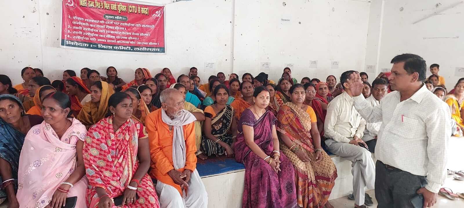 26 हजार मानदेय व सरकारी कर्मचारी का दर्जा देने की मांग