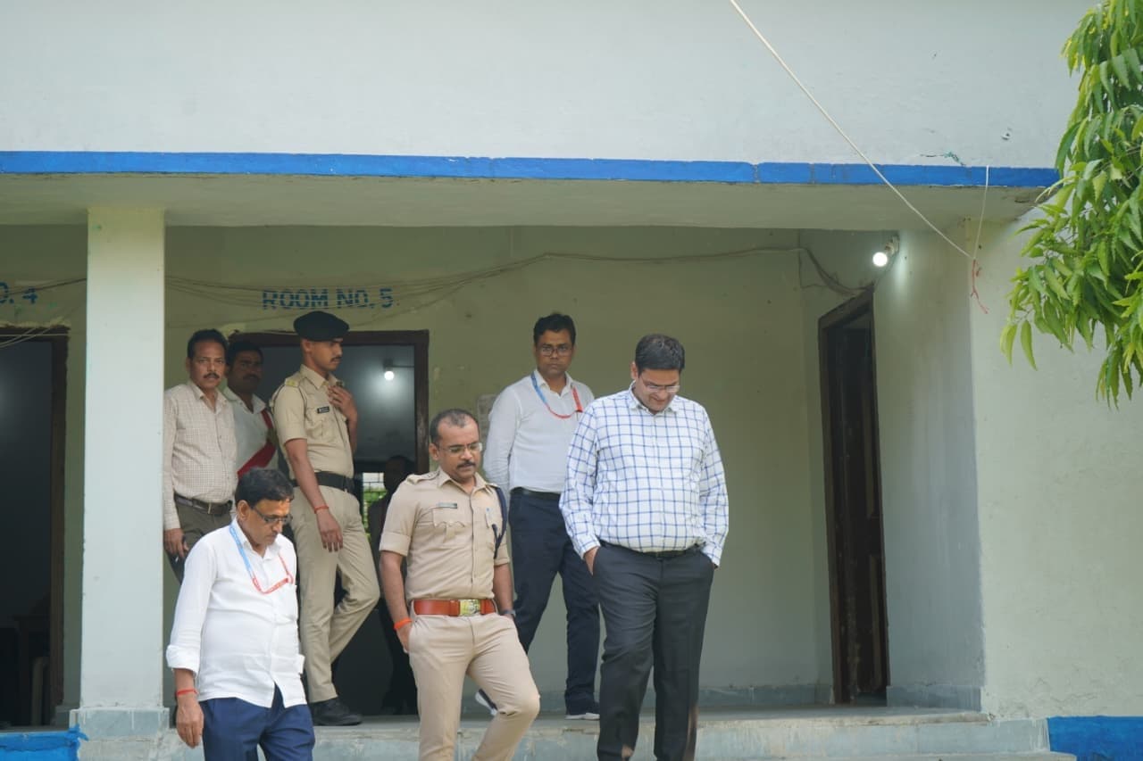 जिले में शांतिपूर्ण माहौल में संपन्न हुई नीट परीक्षा