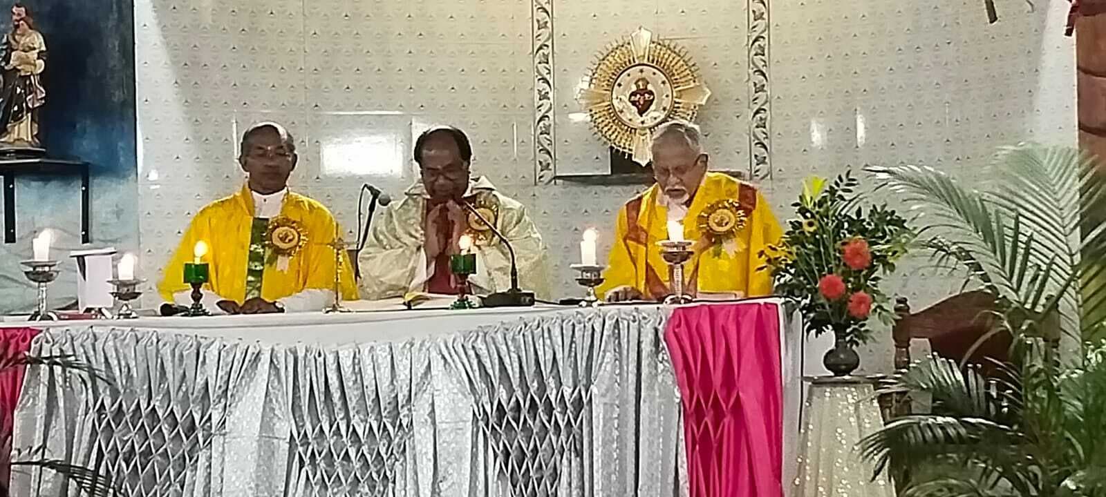 ख्रीस्त राजा चर्च में हर्षोल्लास से मना अब्बा दिवस