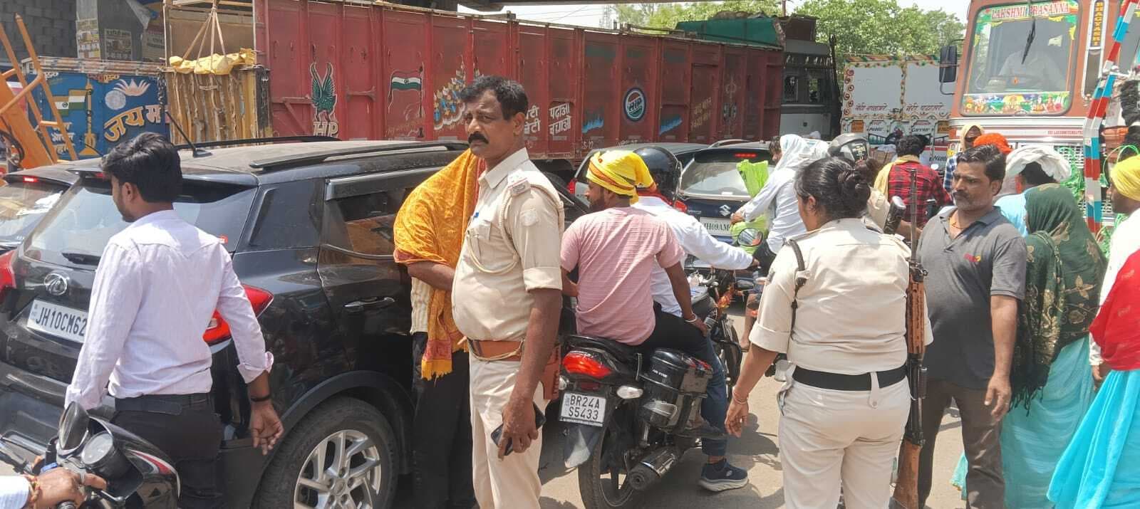 दावथ से नवानगर तक वाहनों का ''''''''चक्का जाम'''''''', भीषण गर्मी में 100 मीटर भी नहीं बढ़ सकीं गाड़ियां