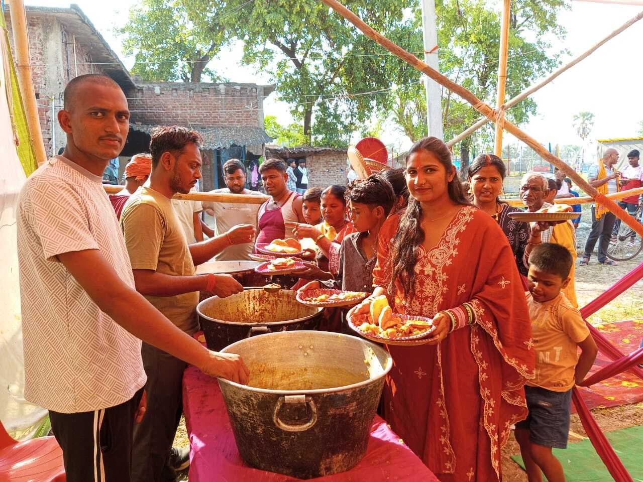 महथान बिगहा में श्रीरुद्र महायज्ञ संपन्न, भंडारे में उमड़ी भारी भीड़