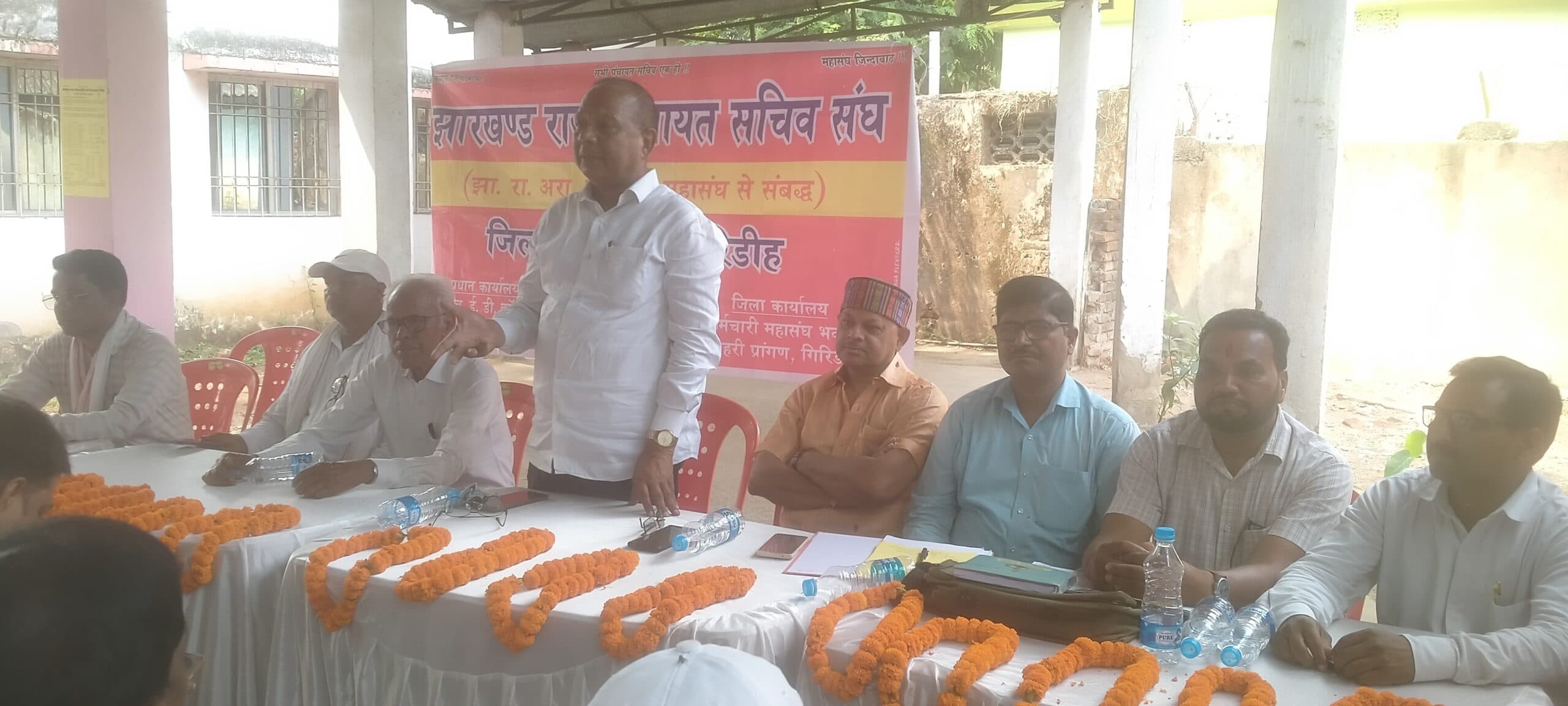 Giridih News :पंचायत सचिवों ने बगोदर बीडीओ के खिलाफ दी आंदोलन की चेतावनी
