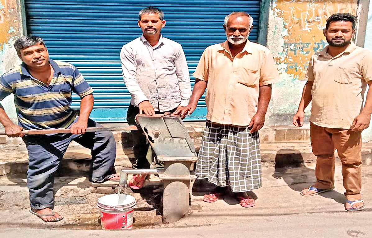 Jamshedpur News : जेम्को : पाइपलाइन फटने से 7 हजार घरों में नहीं पहुंचा पानी, भीषण गर्मी में 24 घंटे बूंद-बूंद को तरसे लोग