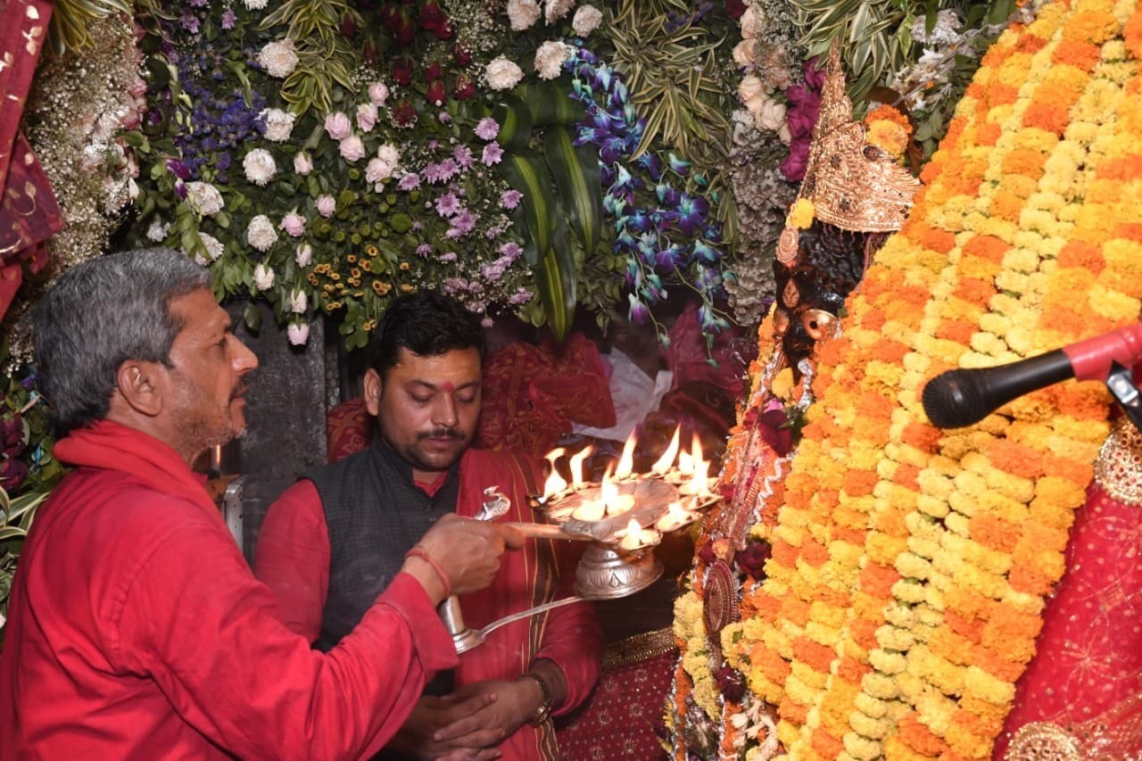 शक्तिपीठ माता मुंडेश्वरी मंदिर में सुबह 6.30 बजे हुई मंगला आरती, उमड़े श्रद्धालु