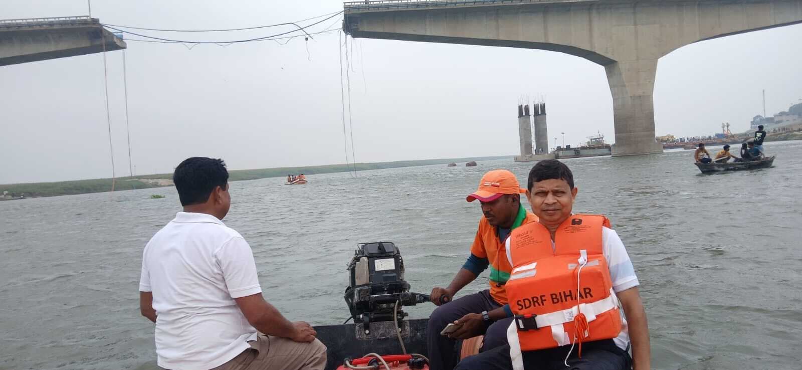 BREAKING NEWS : विक्रमशिला सेतु का स्लैब गिरने से मची अफरा-तफरी, रेस्क्यू ऑपरेशन में नहीं मिला कोई वाहन