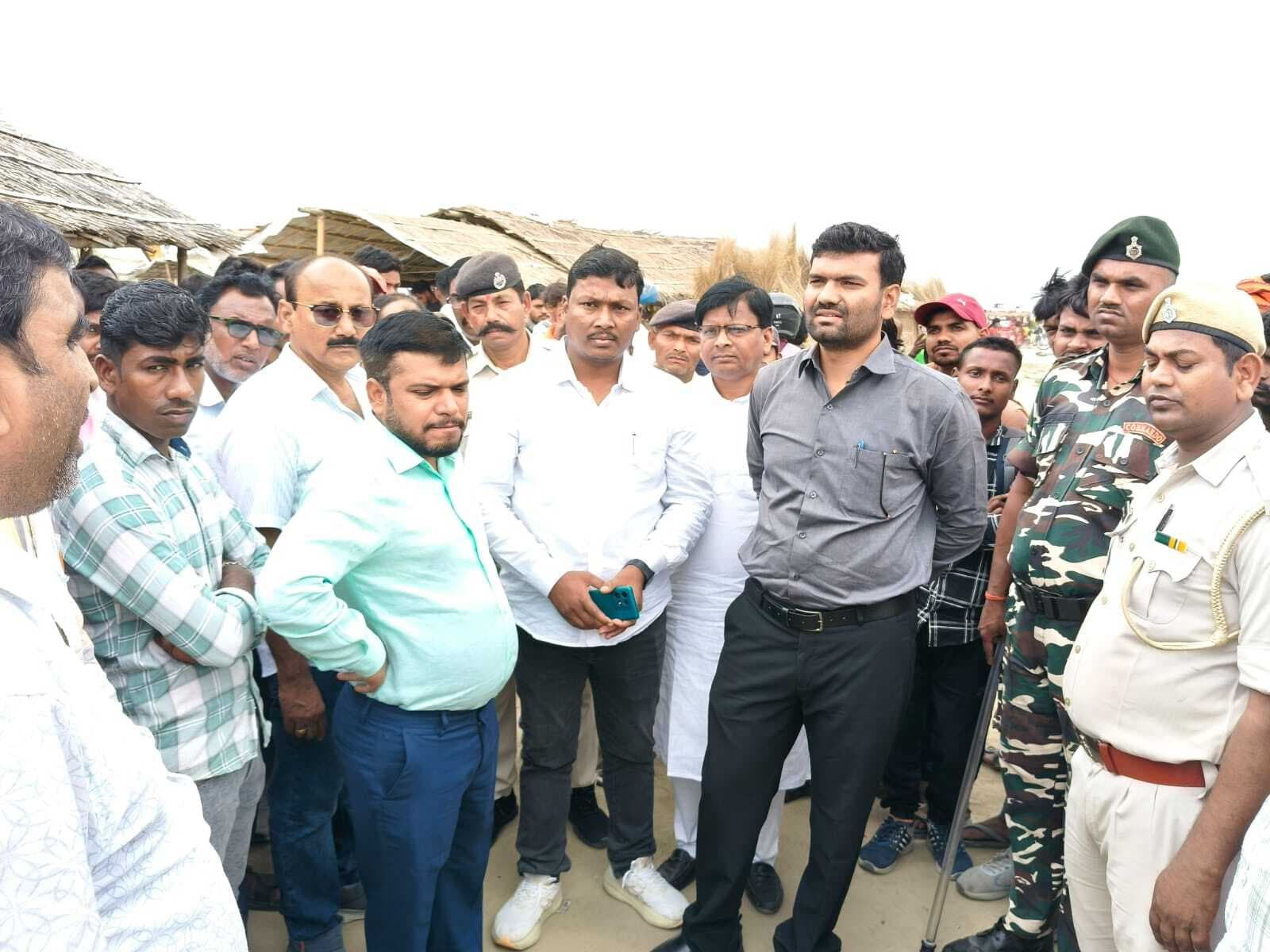 BHAGALPUR बीडीओ -सीओ पहुंचे जहाज घाट, फेरी सेवा की ली जानकारी