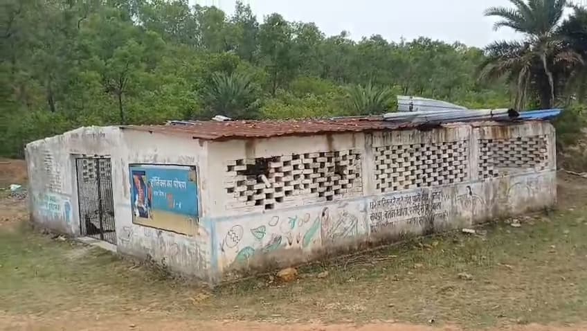JAMUI तीन साल में ही धराशायी हो गया लाखों का कचरा प्लांट ,प्रबंधन कार्य ठप