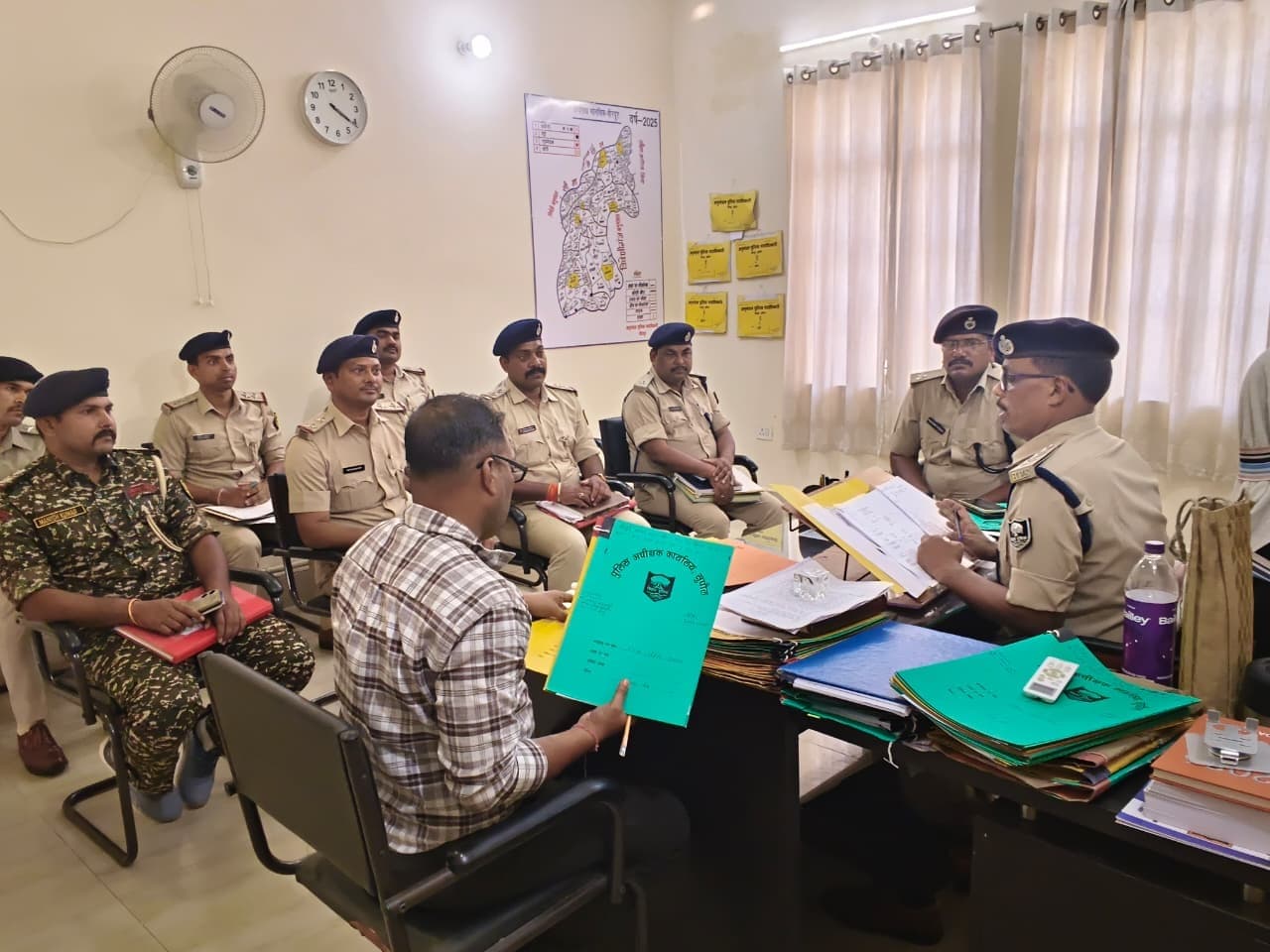लंबित कांडों के शीघ्र निष्पादन और गश्ती तेज करने के निर्देश