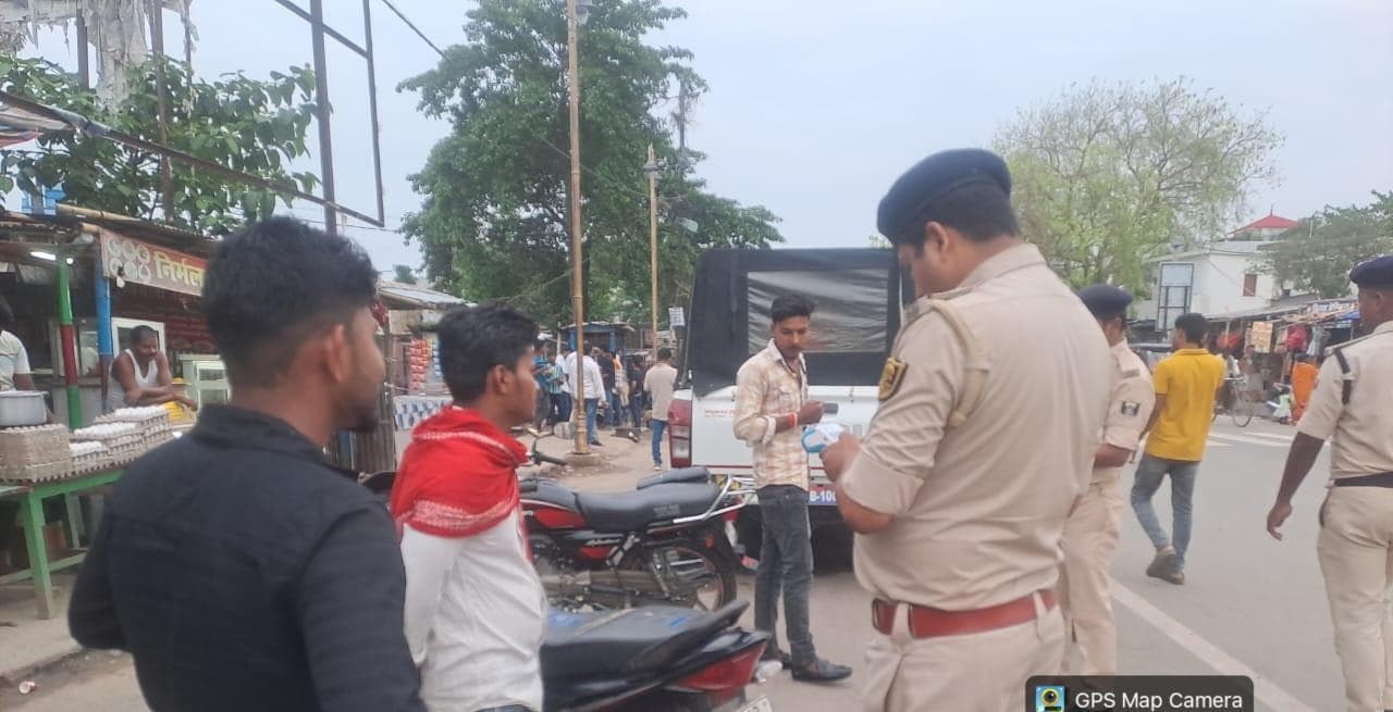 पुलिस ने चलाया वाहन चेकिंग अभियान