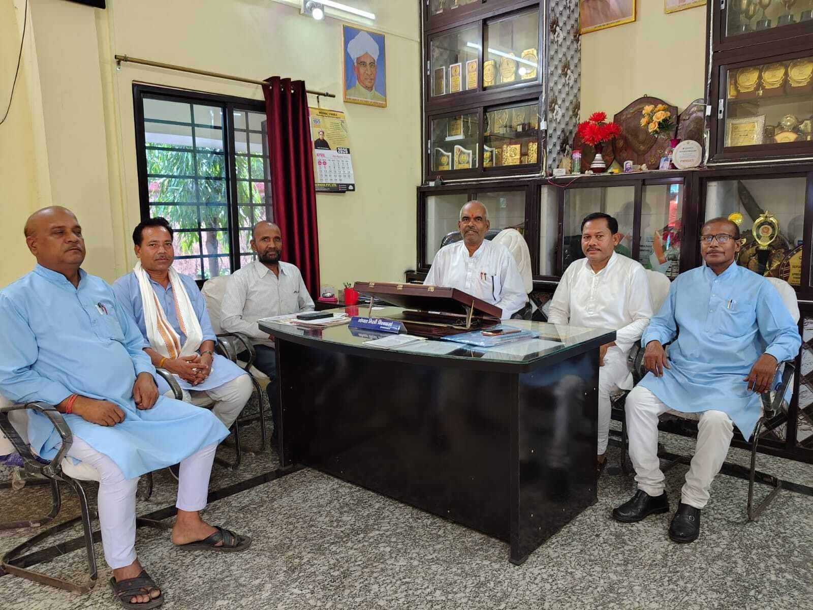 संकुल स्तरीय प्रधानाध्यापकों की बैठक में शिक्षा की गुणवत्ता बढ़ाने पर चर्चा