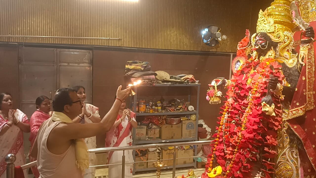 किशनगंज में जीत का जश्न, बूढ़ी काली मंदिर में भाजपा कार्यकर्ताओं ने की महाआरती