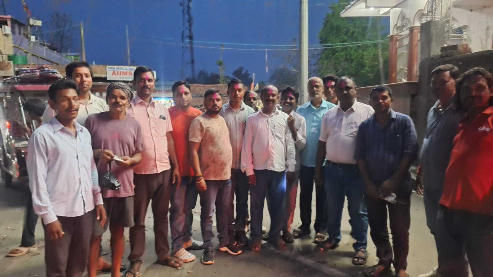 देवीपुर में भाजपा कार्यकर्ताओं ने मनाया जश्न