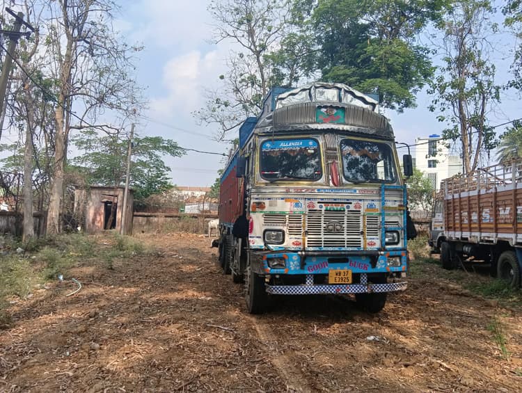 Giridih News :ट्रक ने बाइक में मारी टक्कर, एक की मौत, दूसरा घायल