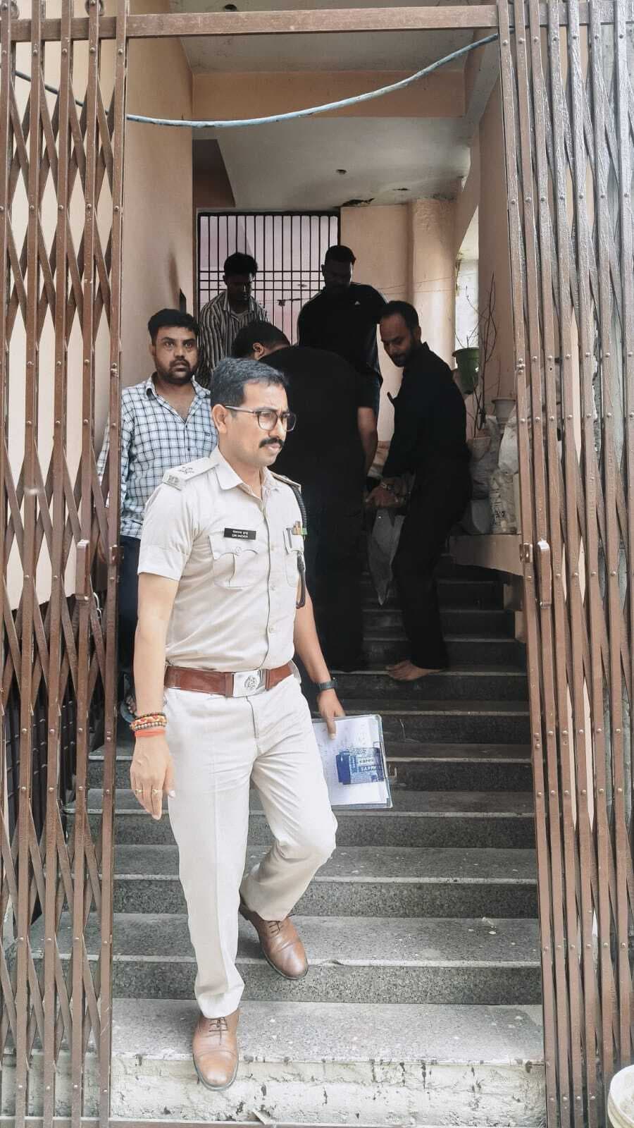 बैंककर्मी की पत्नी ने फंदा लगा की खुदकुशी, छानबीन में जुटी पुलिस