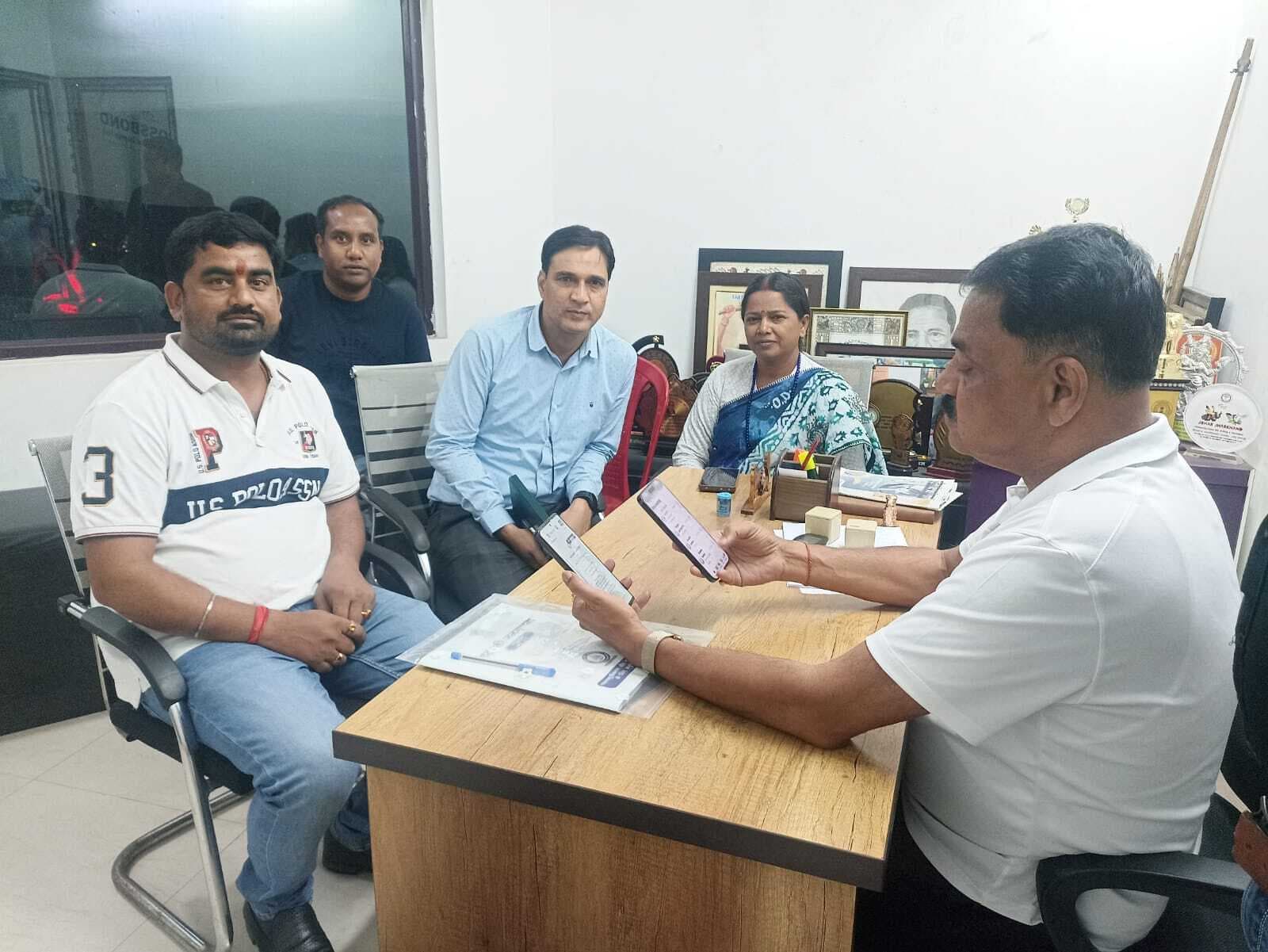 Giridih News :मंत्री व अधिकारियों ने की स्व-गणना, लोगों को दिया संदेश