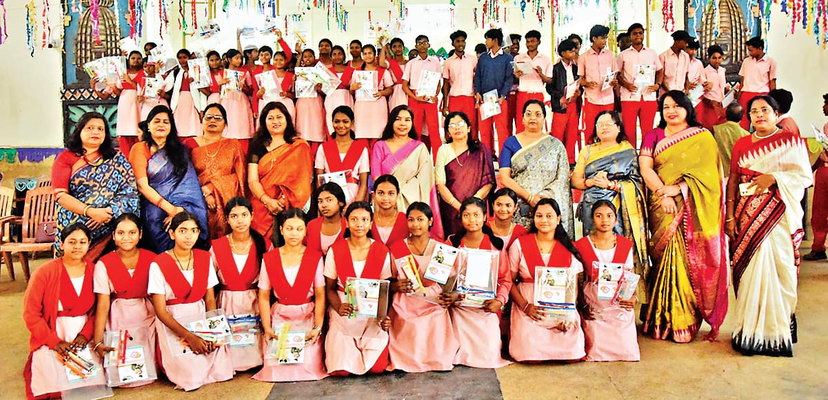 Rourkela News: दीपिका इस्पात शिक्षा सदन के 15 छात्रों ने प्रथम, 40 ने द्वितीय और 29 ने तृतीय श्रेणी में उत्तीर्ण की परीक्षा