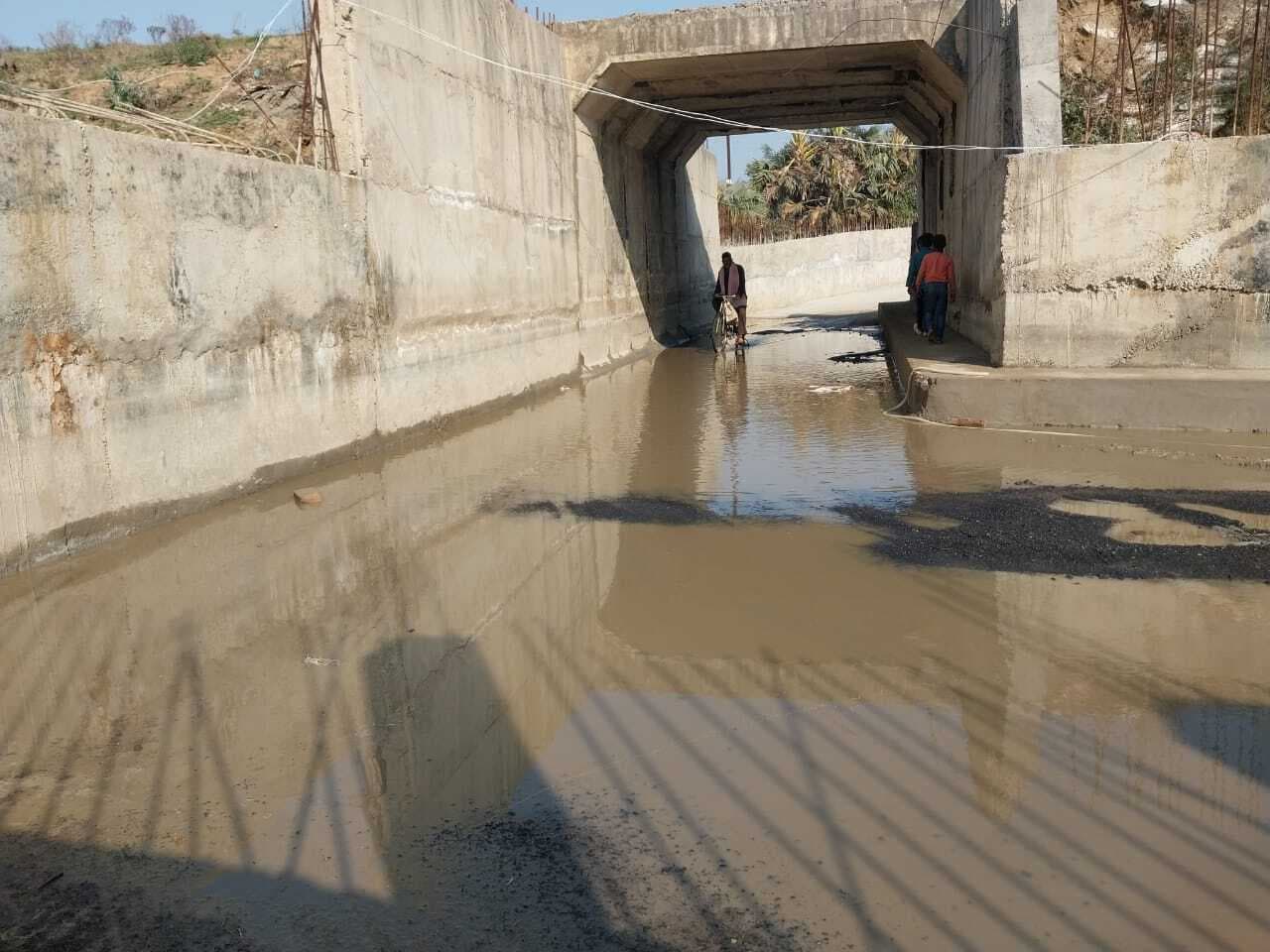 BHAGALPUR मंदार हिल रेलखंड के गेट नंबर- 9 के अंडरपास में जलजमाव, ग्रामीण परेशान
