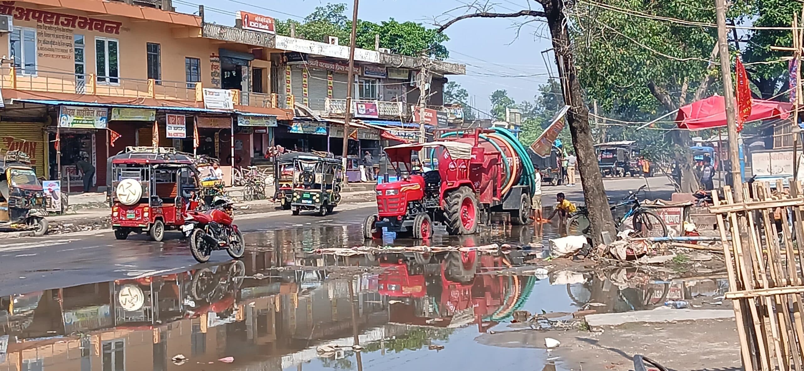 KATIHAR तेज आंधी-बारिश से जनजीवन प्रभावित, 18 घंटे से बिजली गुल