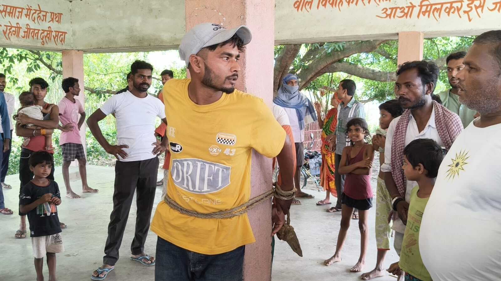 PURNIA ऑटो से आये थे बकरी चुराने, लोगों ने की पिटाई, पुलिस को सौंपा