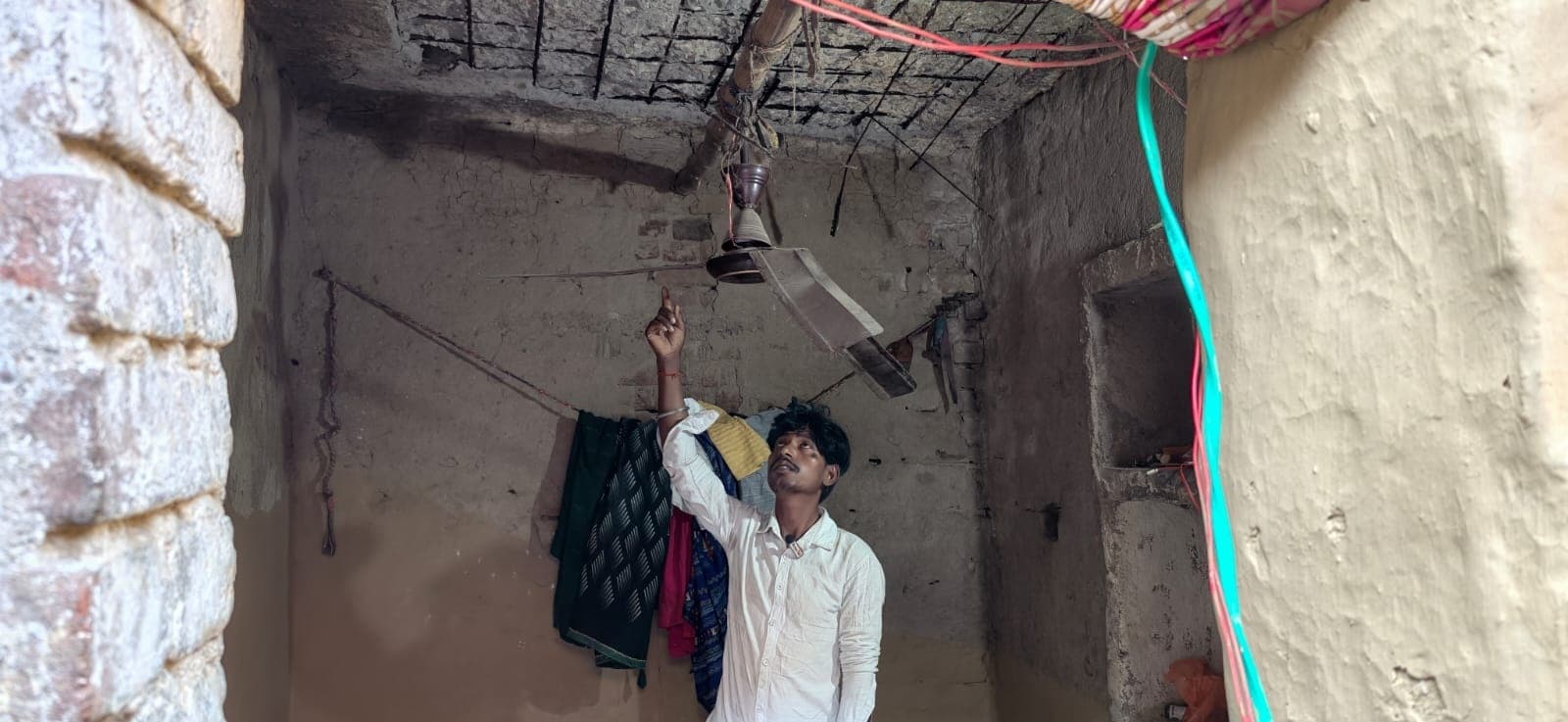 वजीरगंज में आधी रात बाद छत गिरने से चार घायल