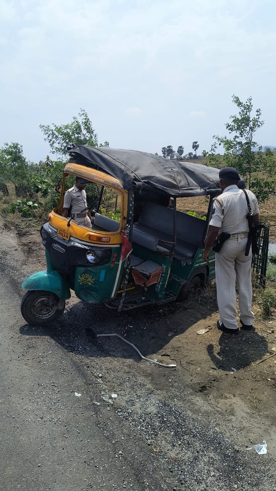 डोभी में सड़क हादसा, भाई की मौत, दो बहनें घायल.
